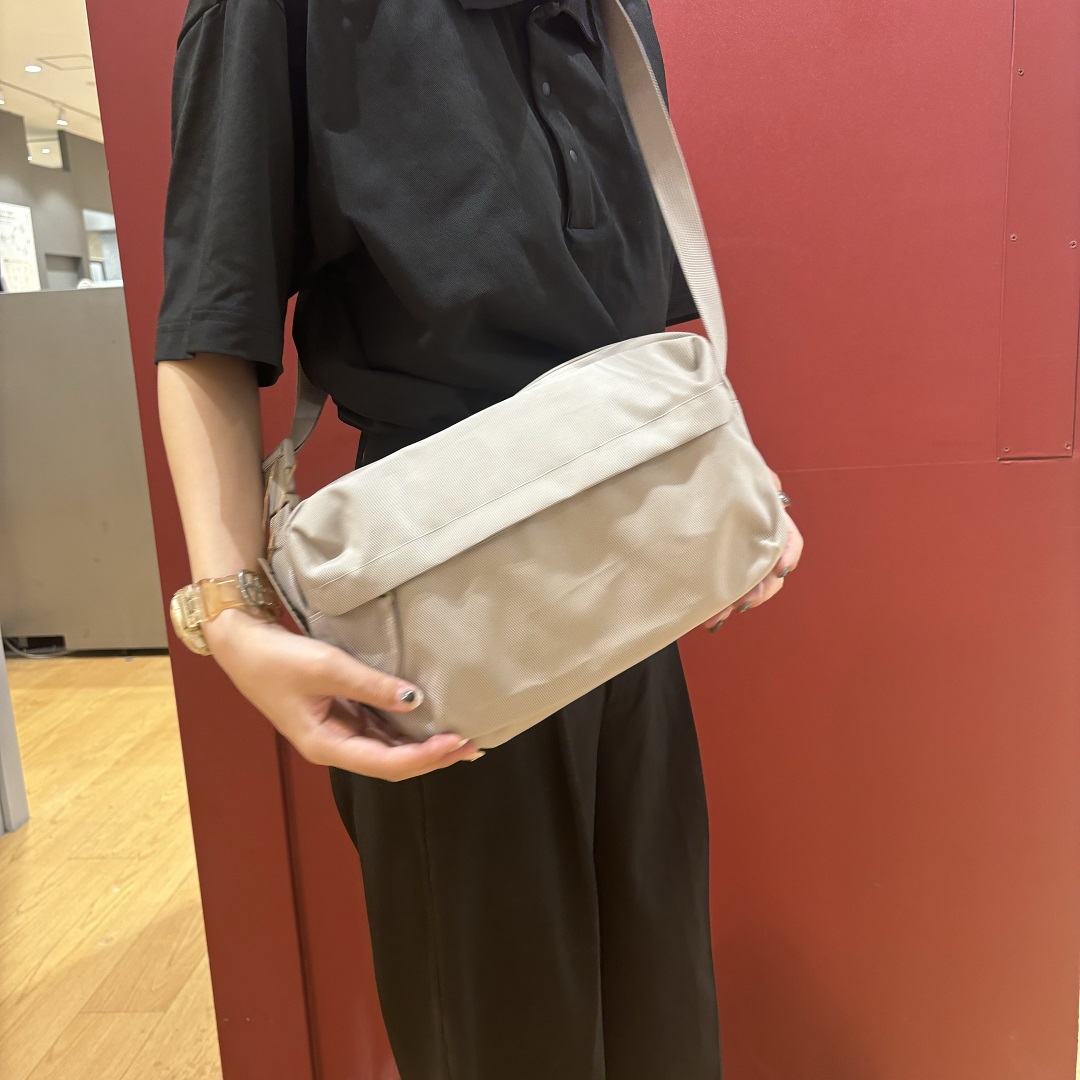ショルダーバッグベージュ