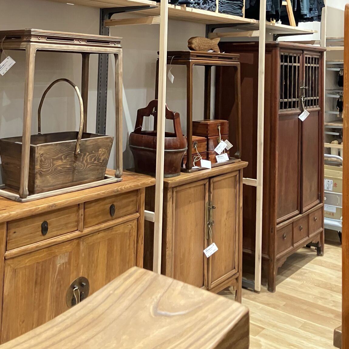 ReMUJI衣料と古家具