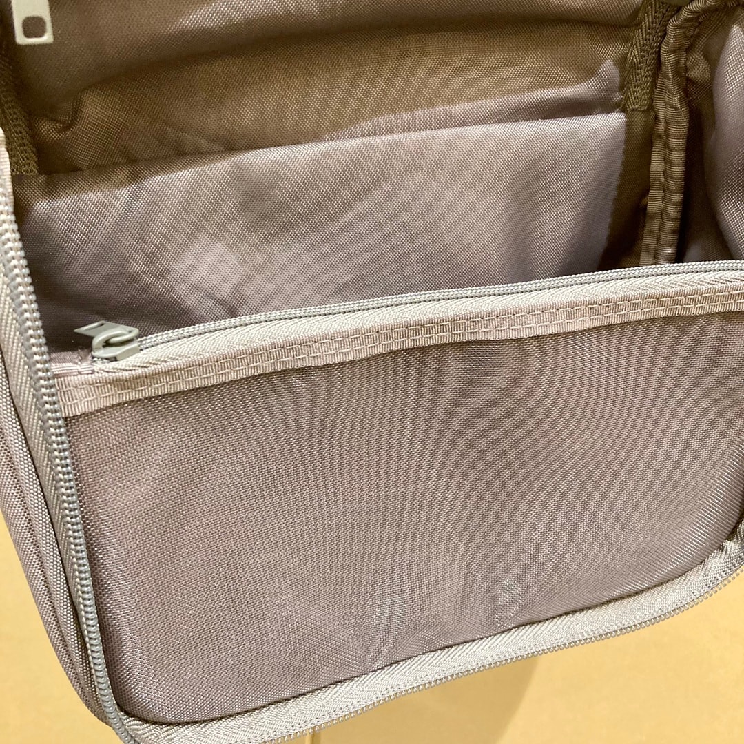 【アミュプラザみやざき】旅行でも大活躍！吊るして使えるポーチ_Moj53g