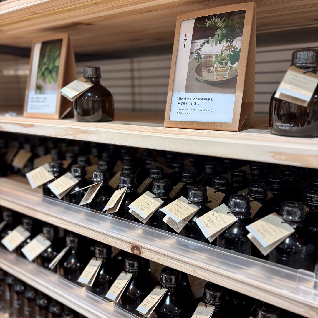 衣料品、生活雑貨、食品と、日常生活に欠かせないさまざまな商品を取り揃えております。