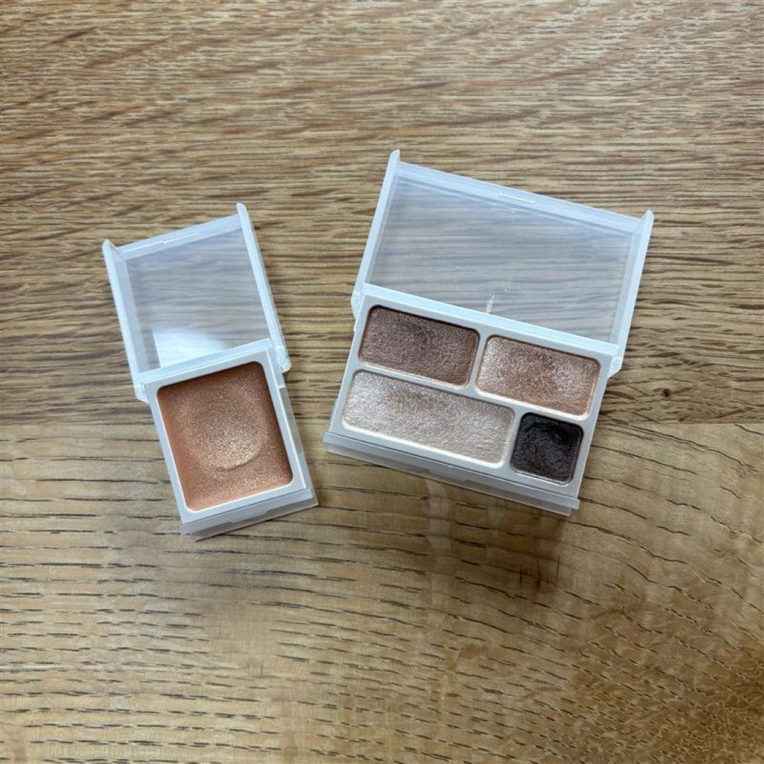 アイカラー4色とオレンジブラウンの写真