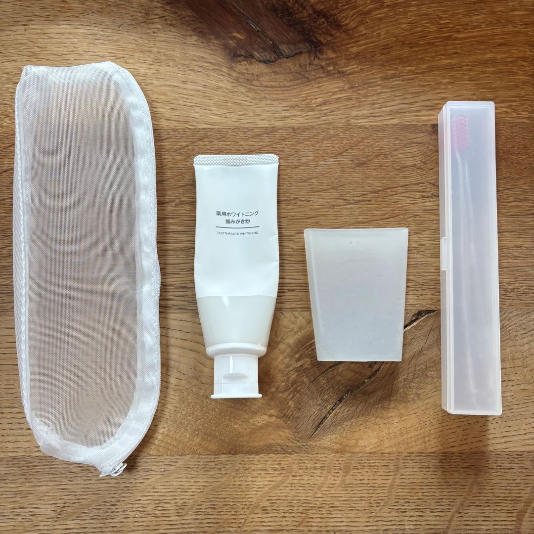 ポーチの中身の写真