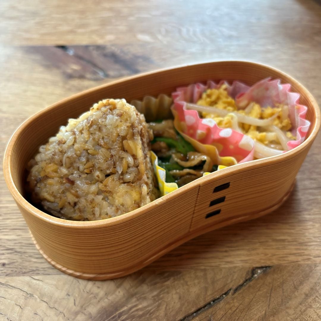 お弁当に入れている写真
