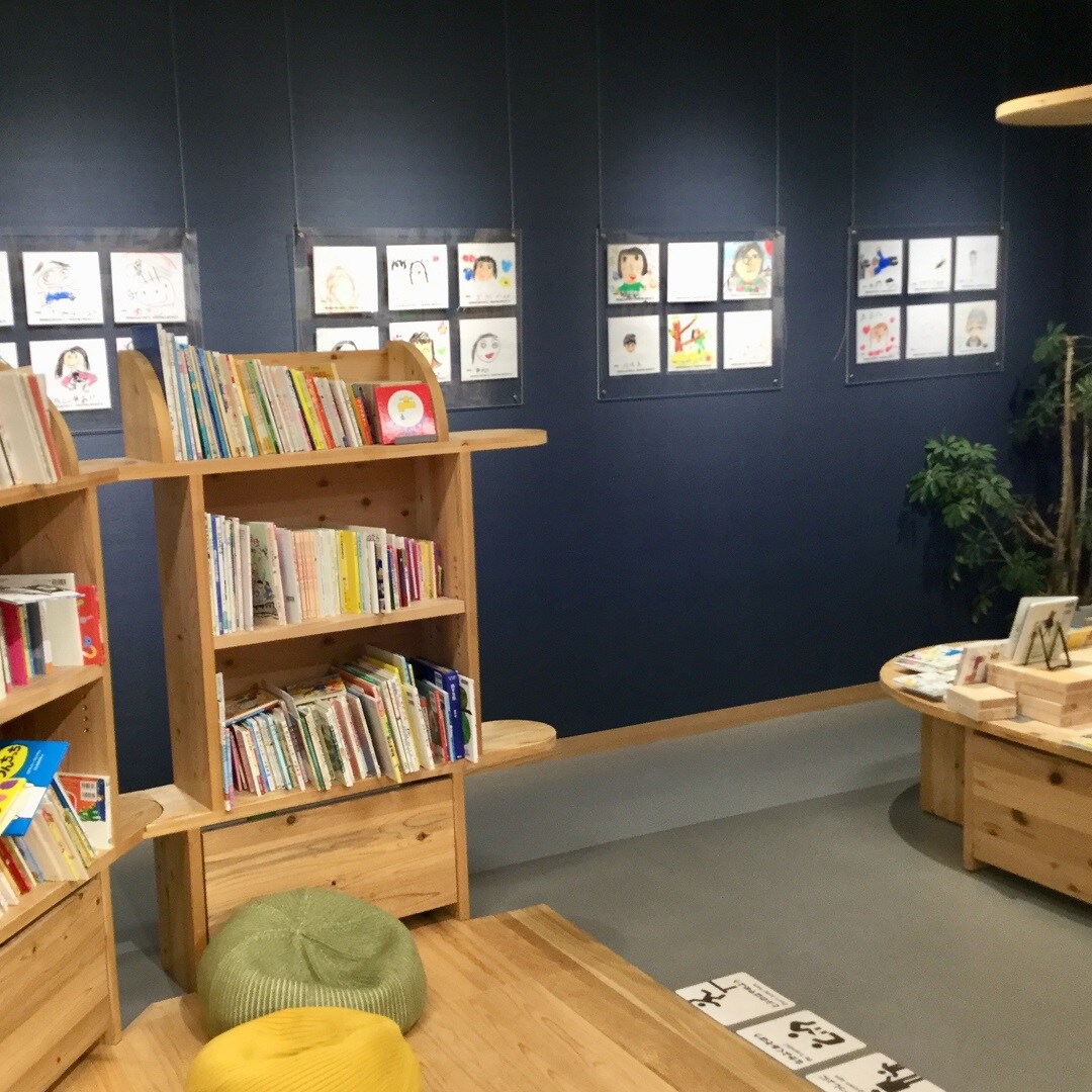 【みんなみの里】似顔絵展示