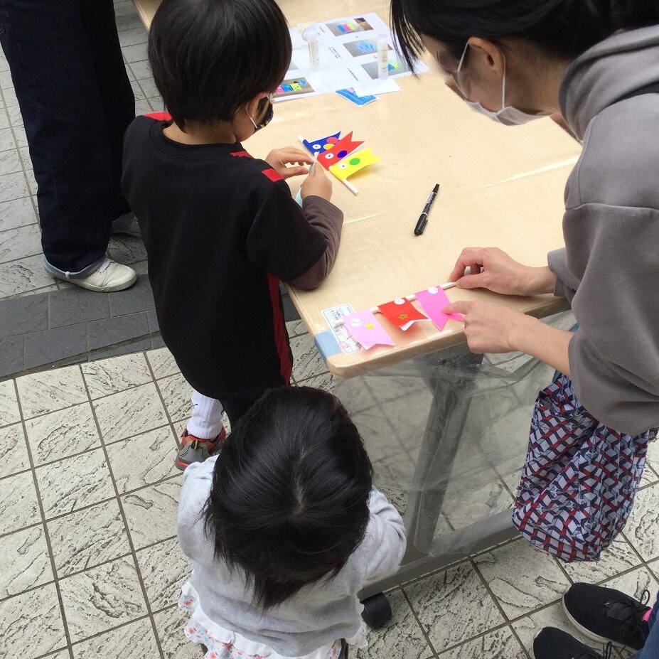 【ＭＵＪＩｃｏｍ光が丘ゆりの木商店街】紙の鯉のぼりのワークショップ