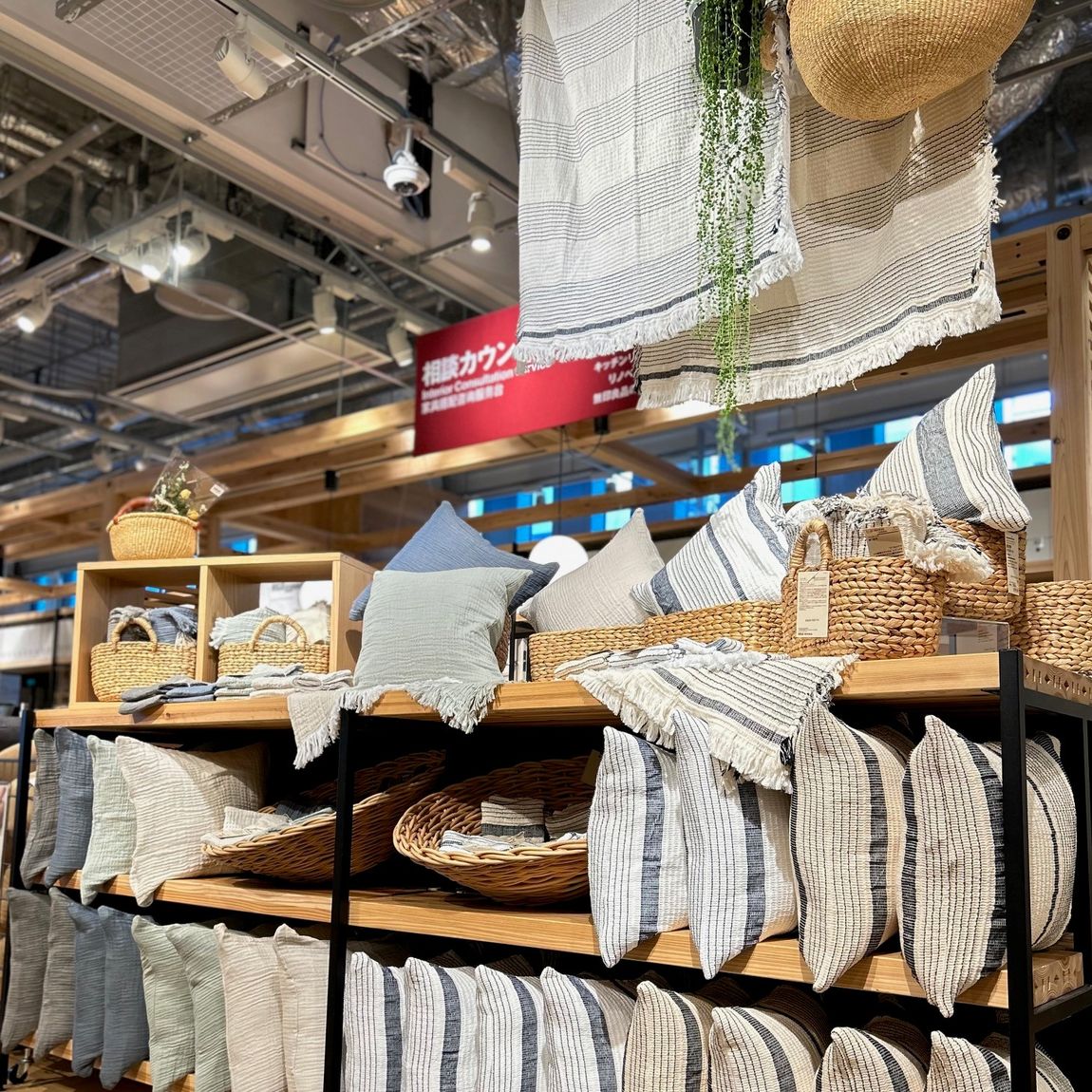 【銀座】さわやかなファブリックスが入荷しました｜５Fクッション売場
