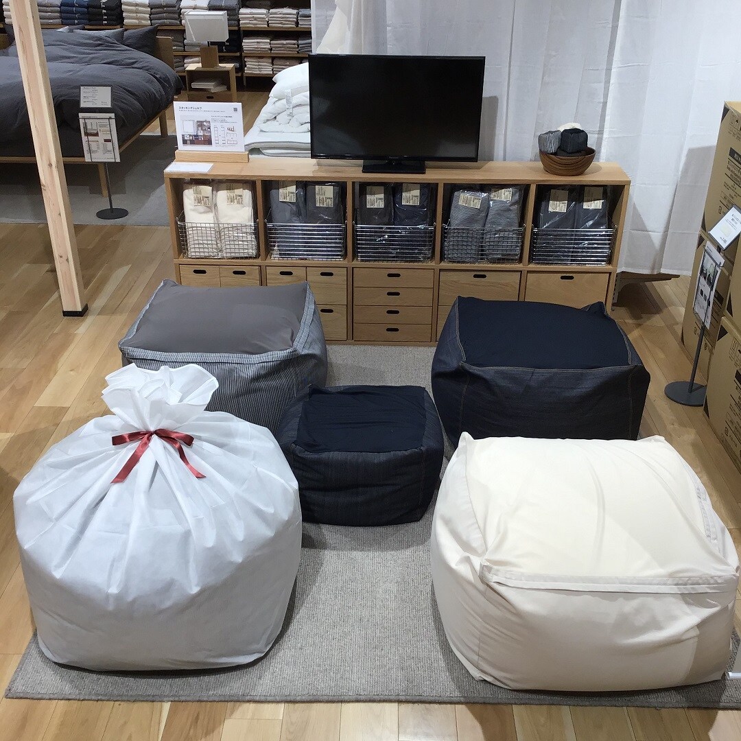【アル・プラザ草津】体にフィットするソファ　ギフト袋
