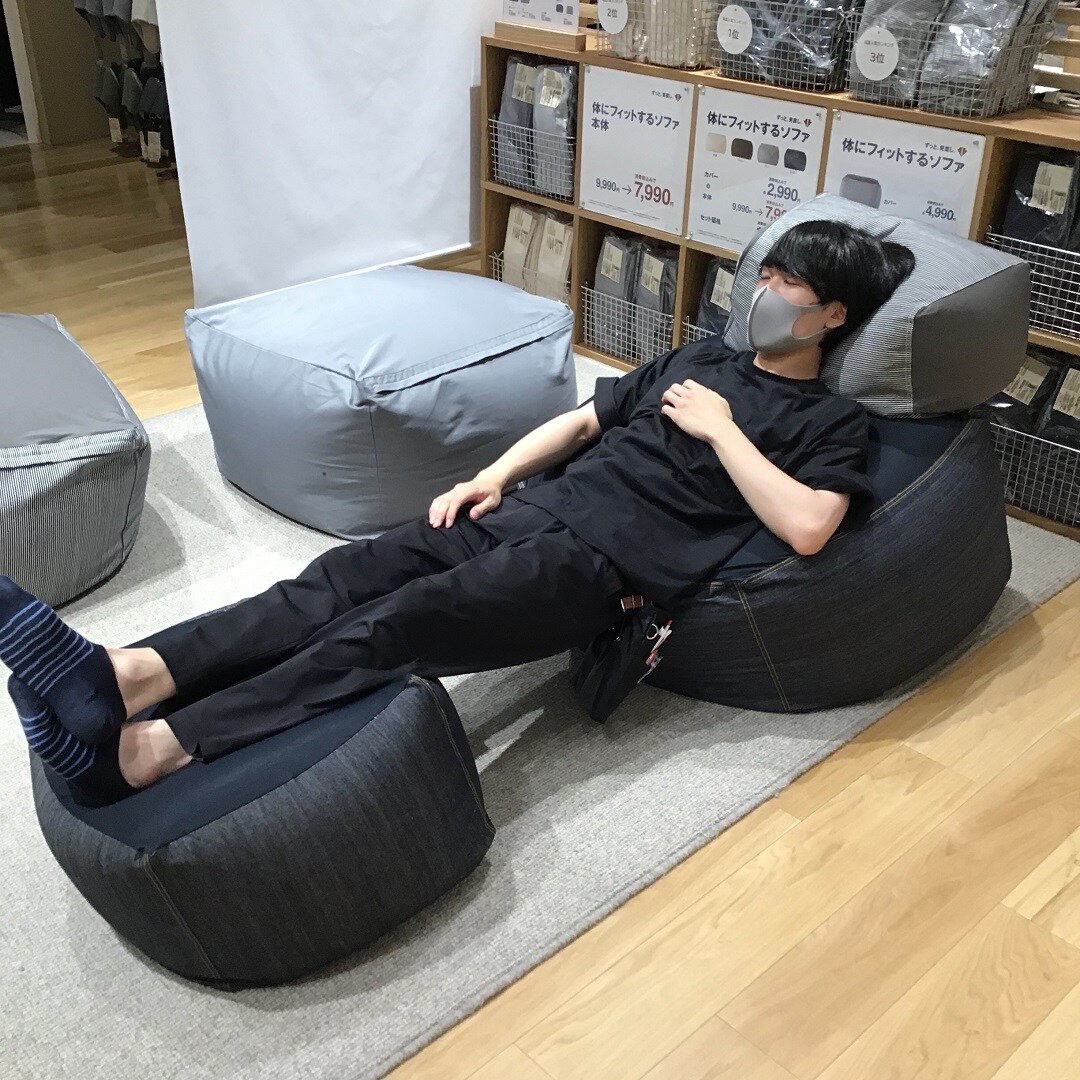 【アル・プラザ草津】体にフィットするソファ
