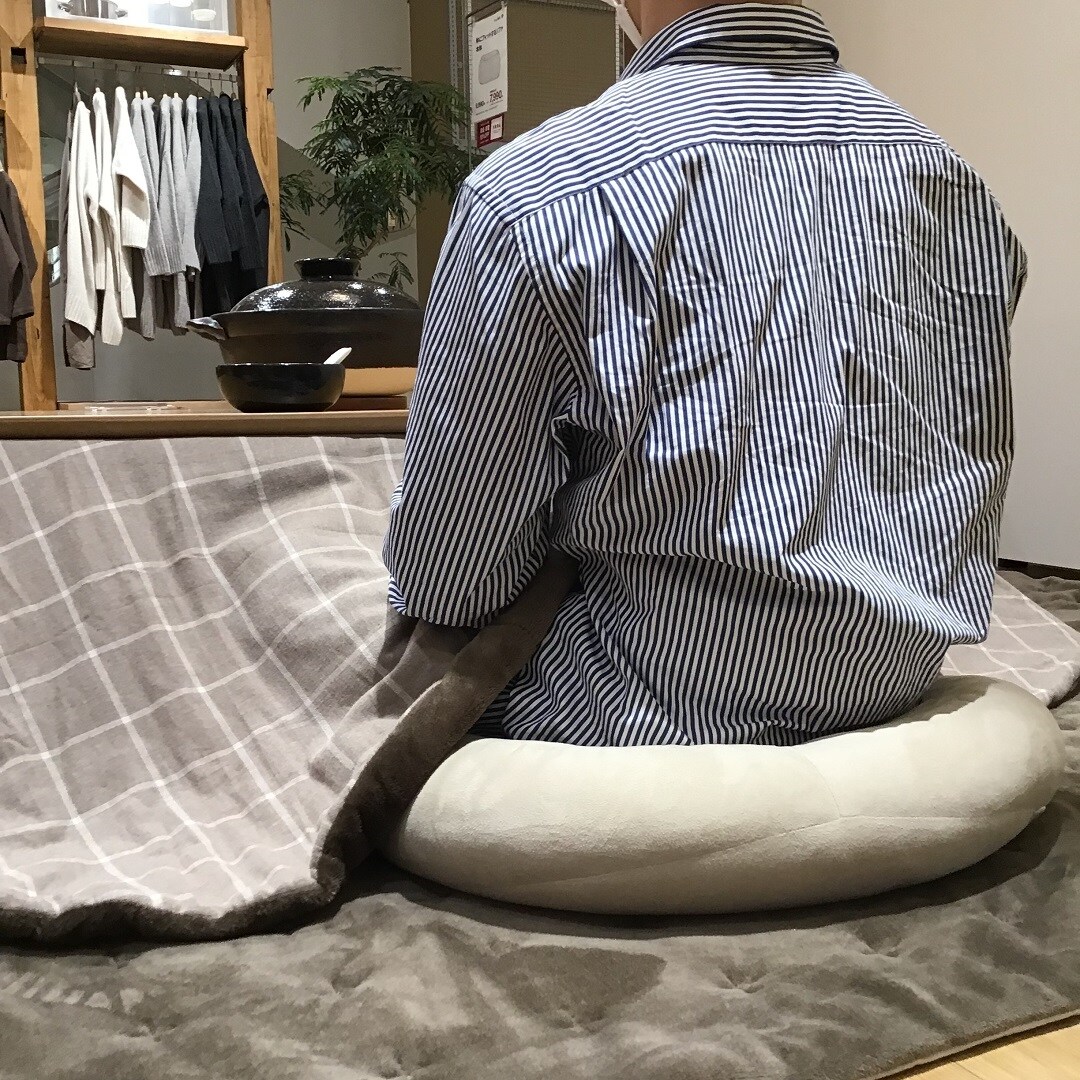 【アル・プラザ草津】背当てにもなるやわらかマルチクッション