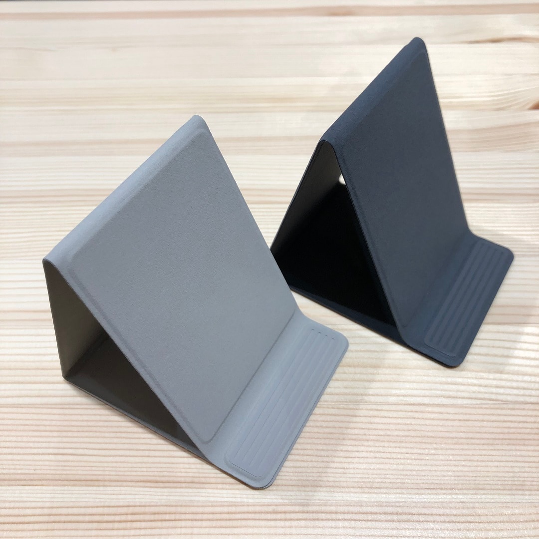 【アル・プラザ草津】折りたためるスマホスタンド
