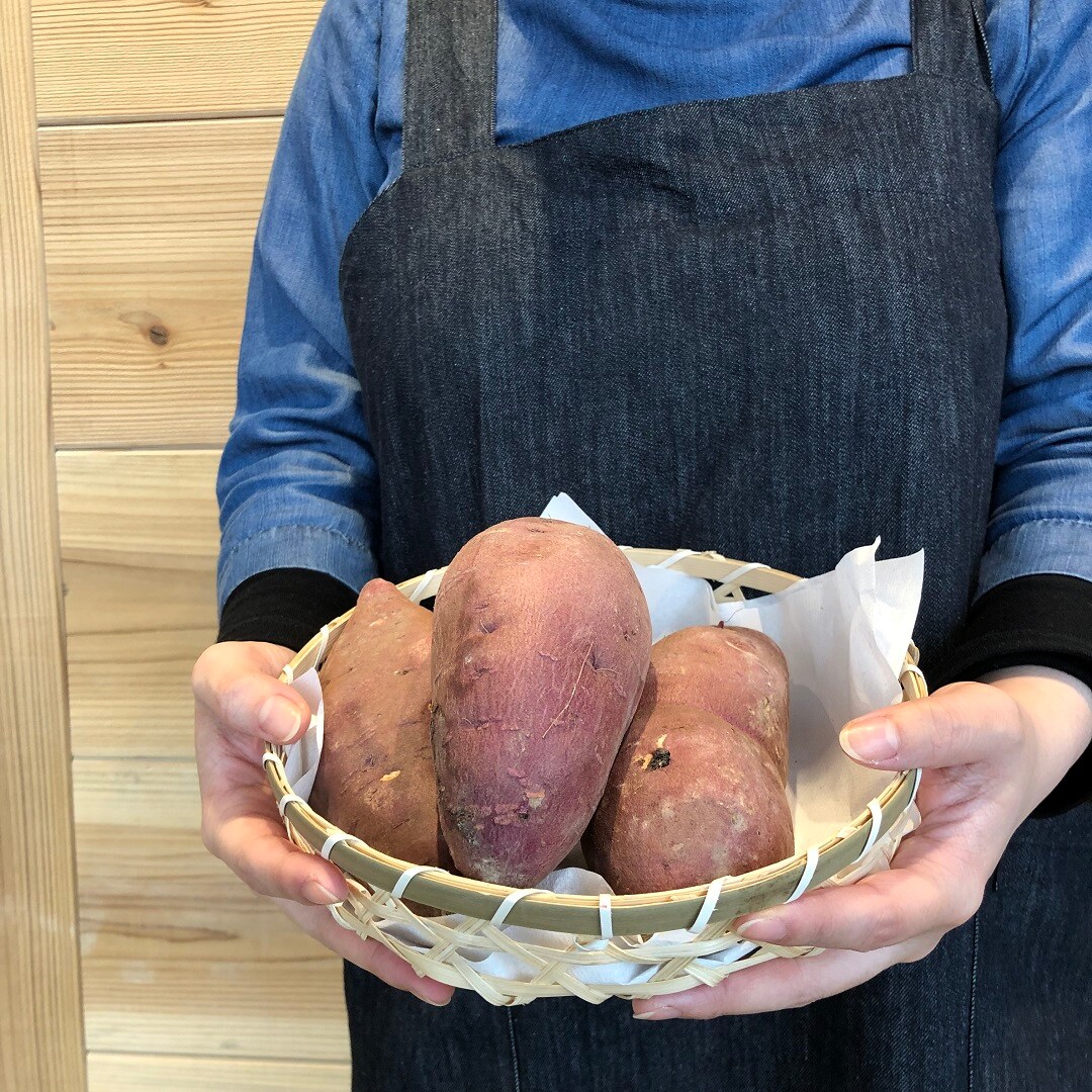  ザルに置いたさつまいも