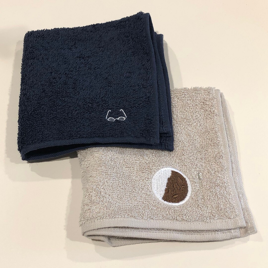 めがねとビーフカレーの刺繍の入ったタオルハンカチ