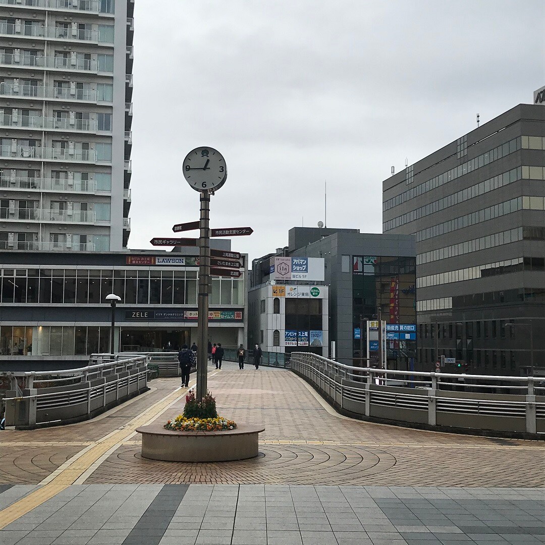 上尾駅東口デッキ