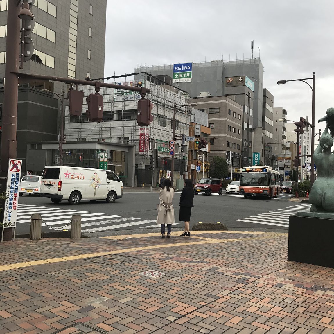 上尾駅前横断歩道