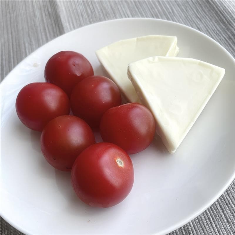 ぬか漬けミニトマトとプロセスチーズ