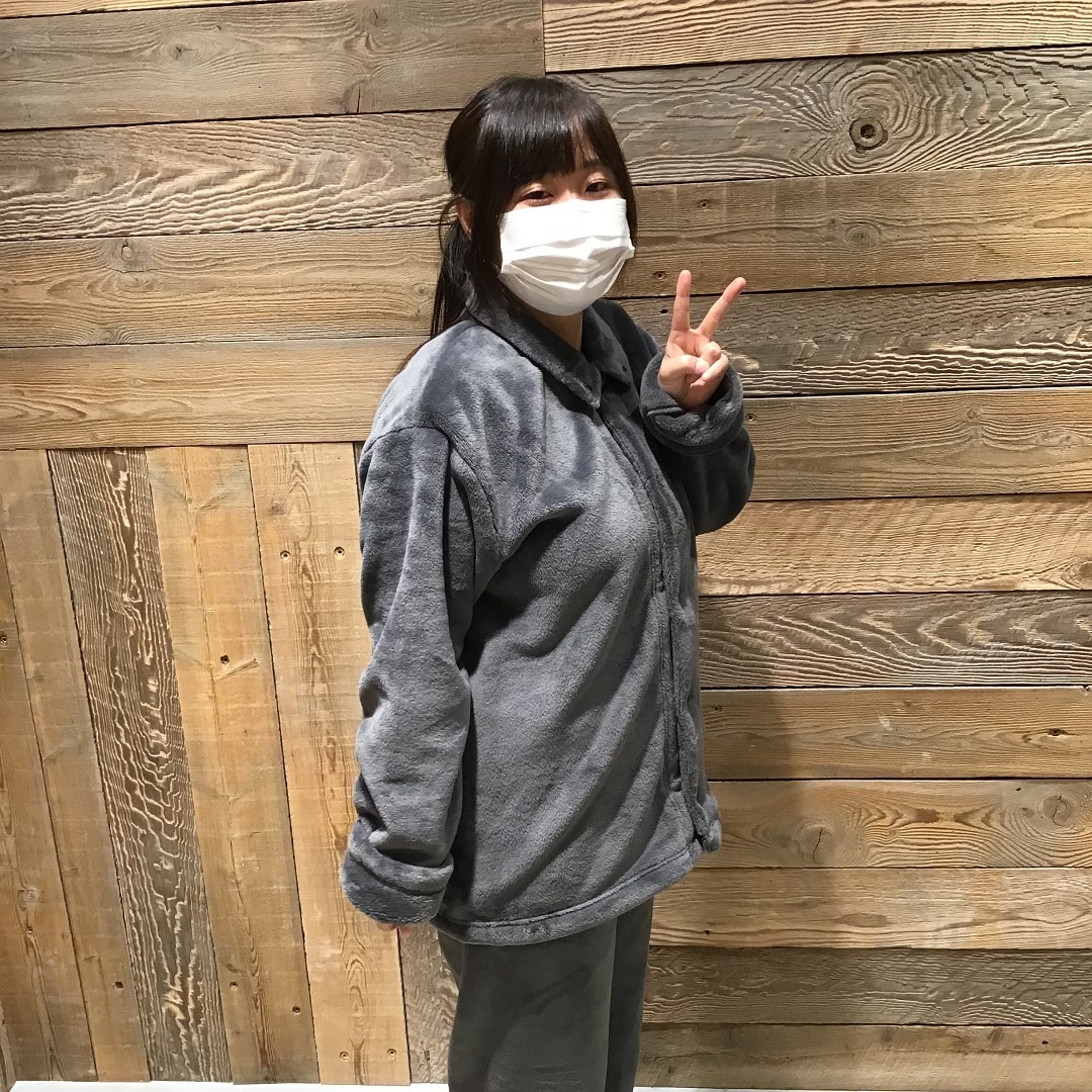 チャコールグレー