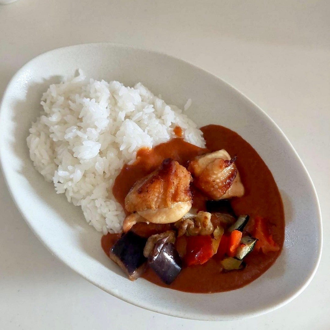 ごはんにかけてカレーライスの完成です