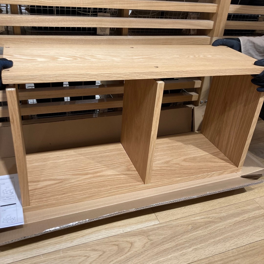 上部の板をはめ込んでいる写真