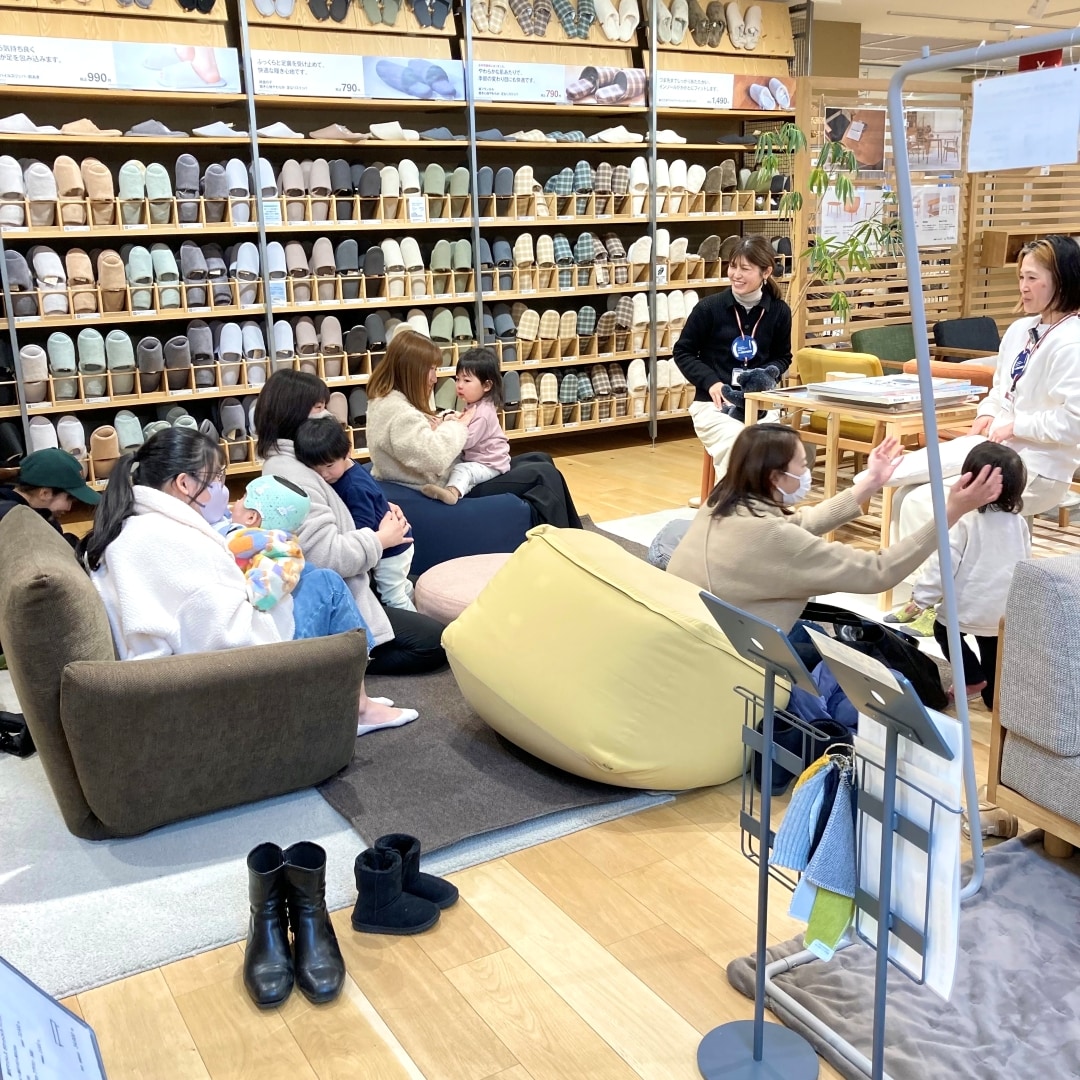 季節の手遊びも一緒にしましょう