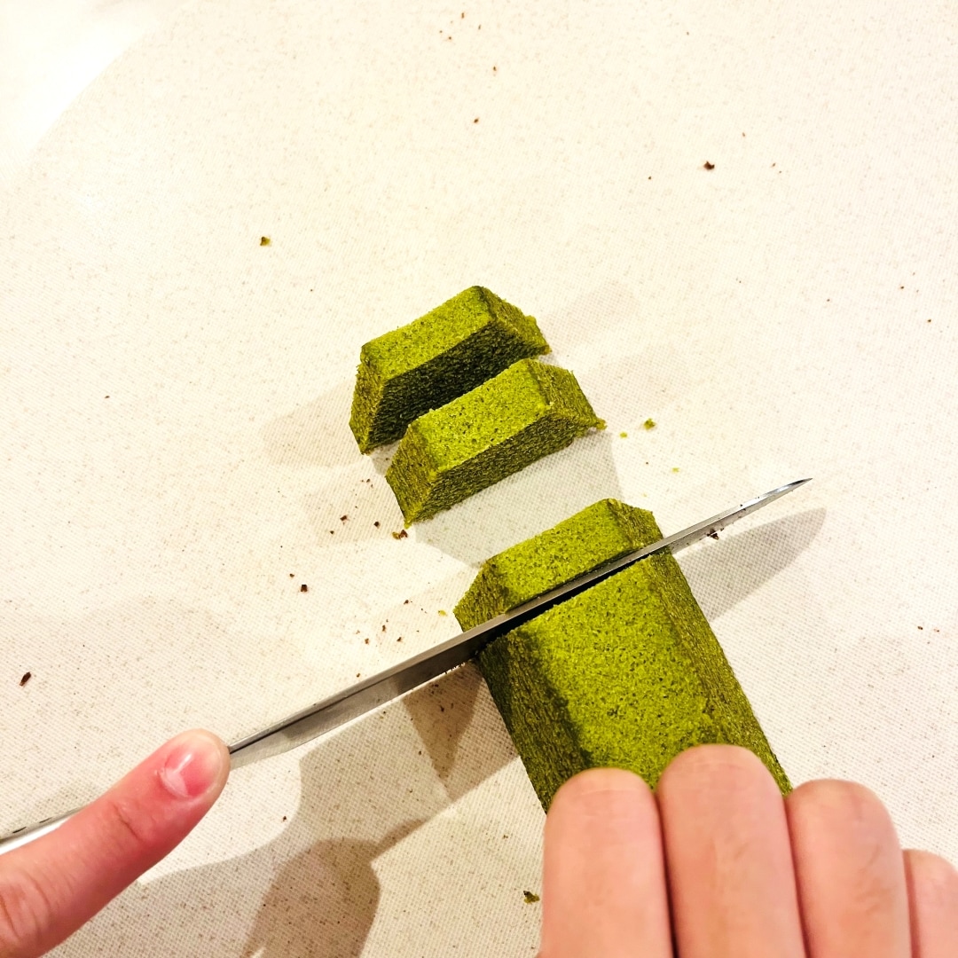 バウムを5mm幅くらいでカットします。②