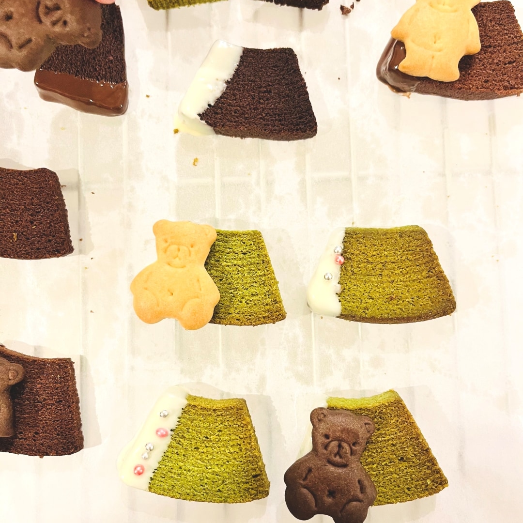 チョコペンで模様などをかいてもかわいいですよ。