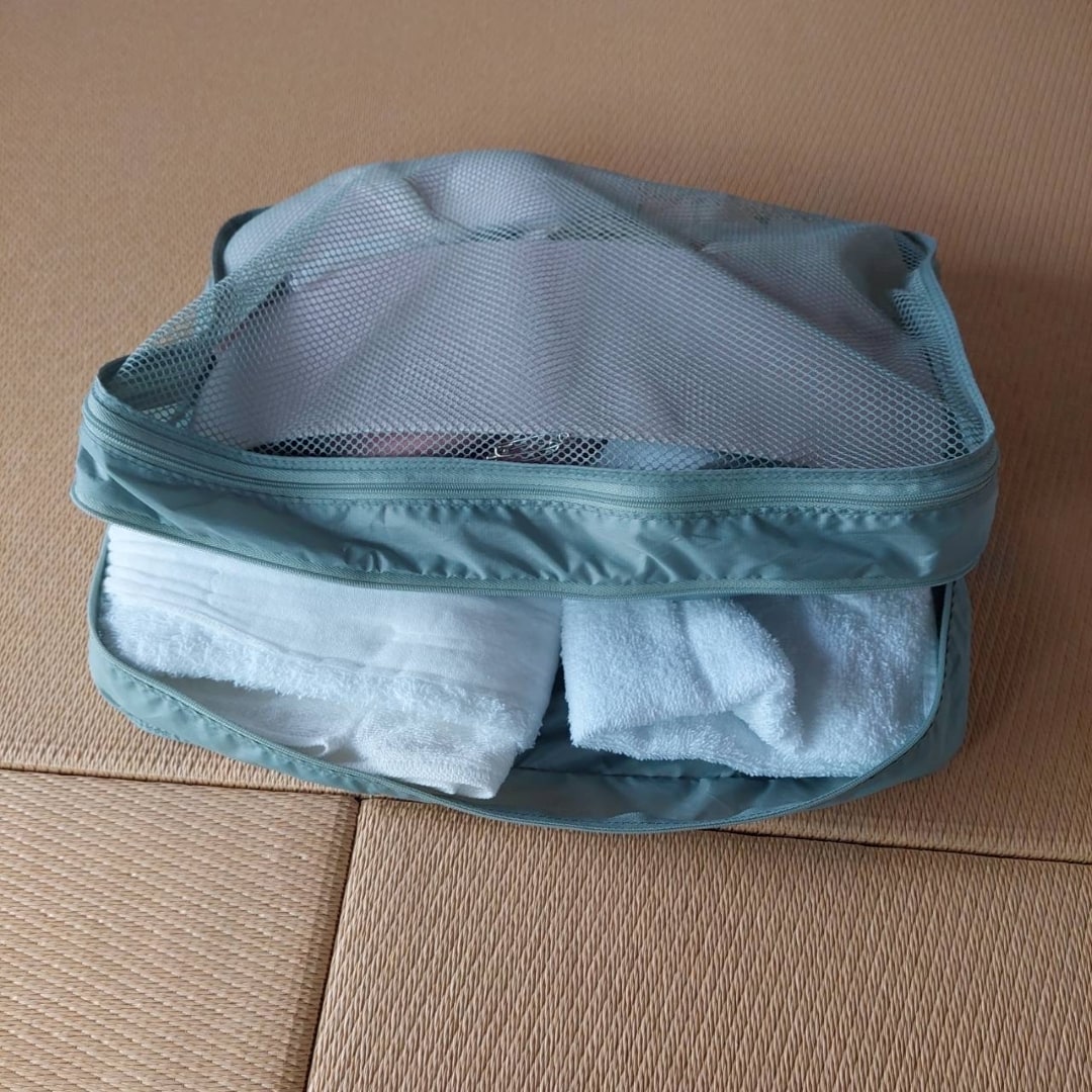 ポーチは持ち運びたい小物入れに便利です