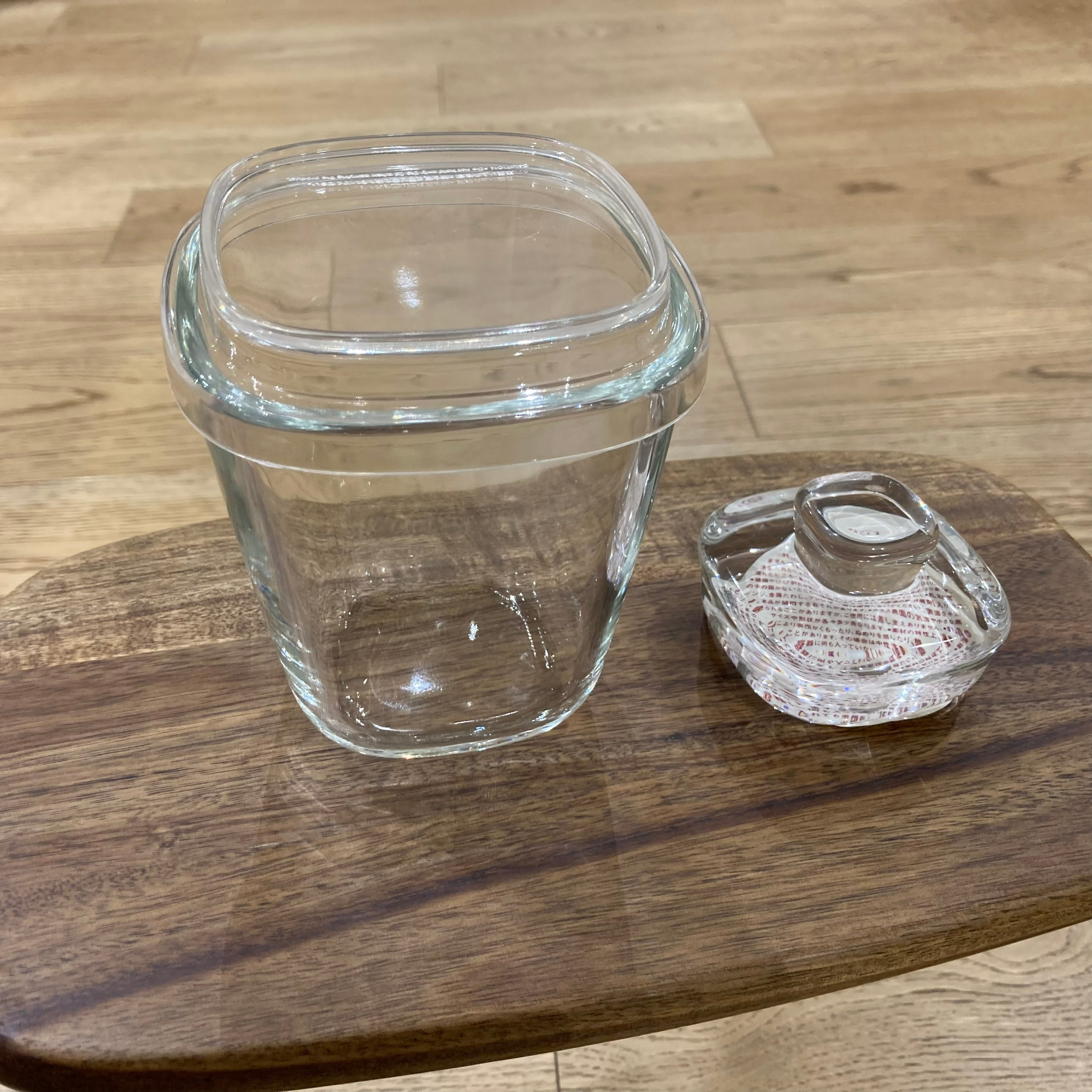 重石とガラス容器小鉢