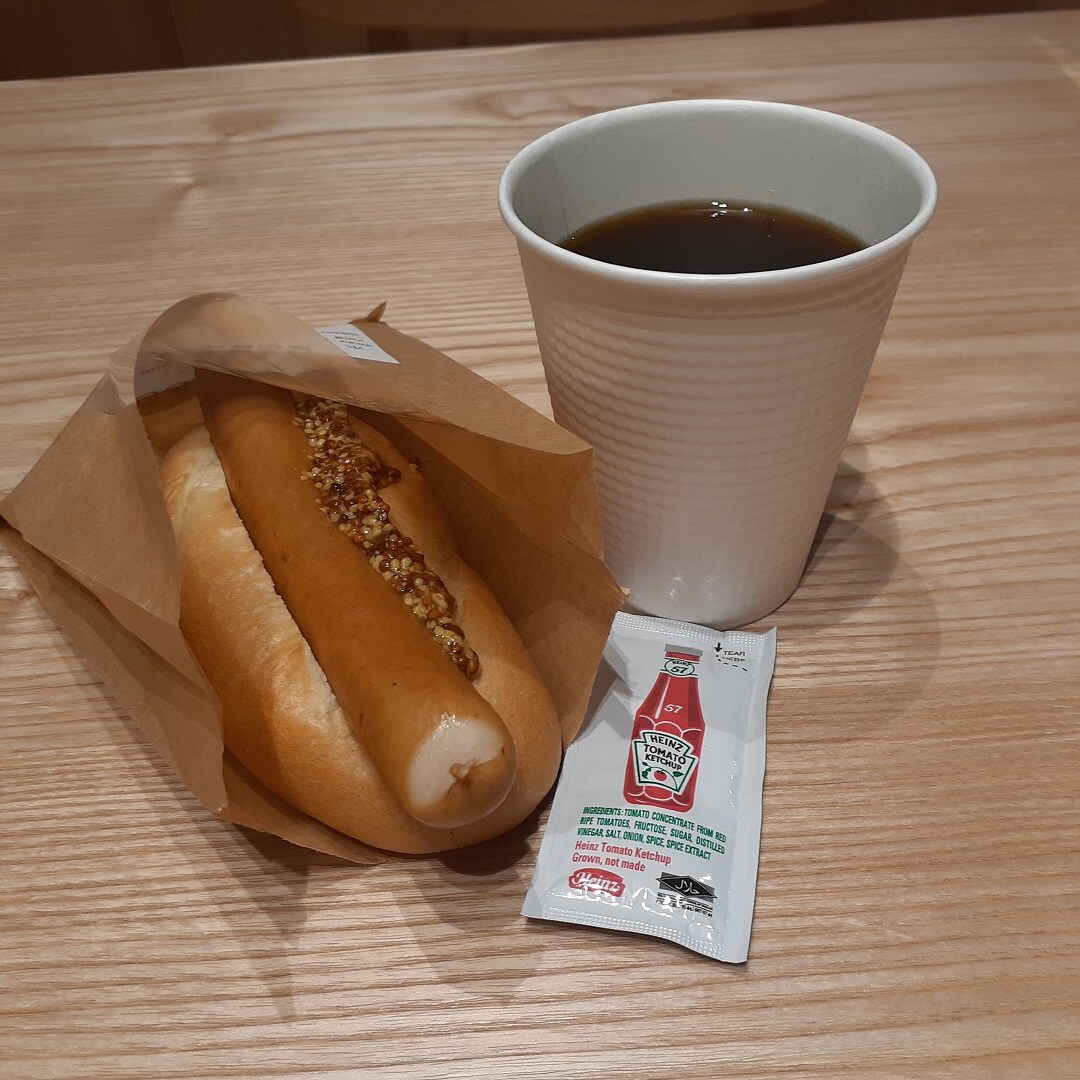 コーヒーとホットドッグ