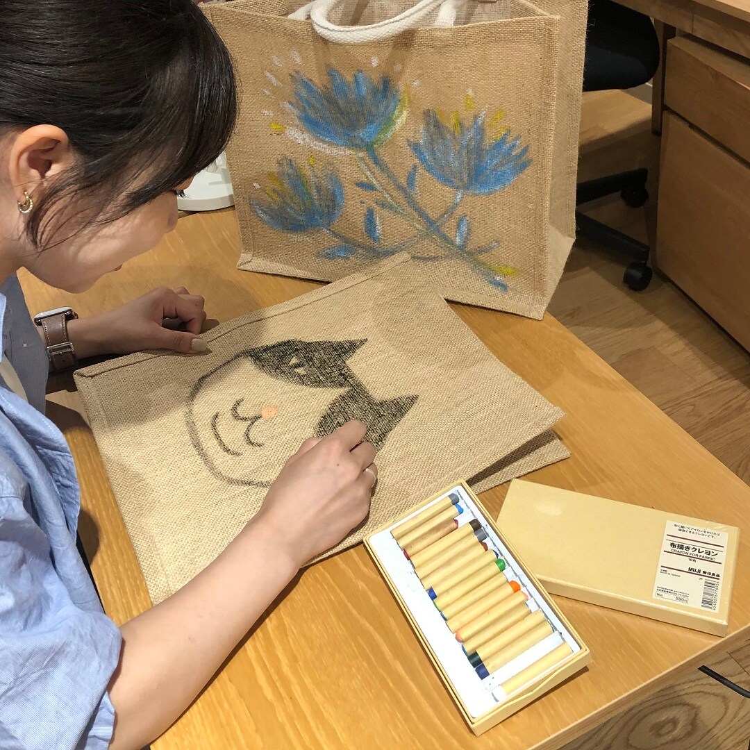 書いてるところ