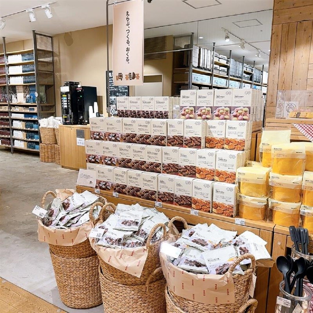 特大バウムでつくる 「飛び出すお菓子バウム」
