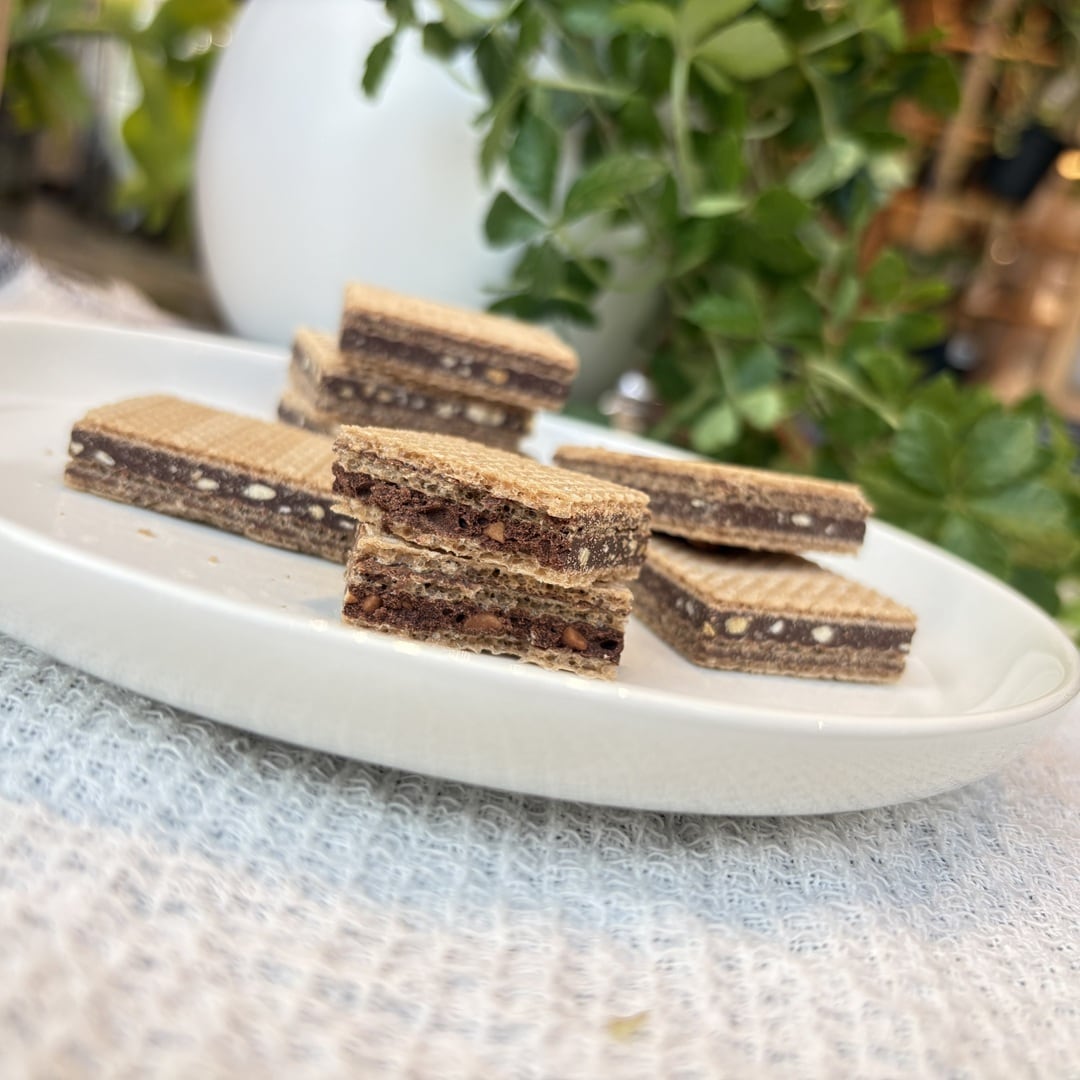 【マルエイガレリア】サクッと食感が楽しめる、ピーナッツチョコ味のウエハース｜スタッフのおすすめ_C68SXW