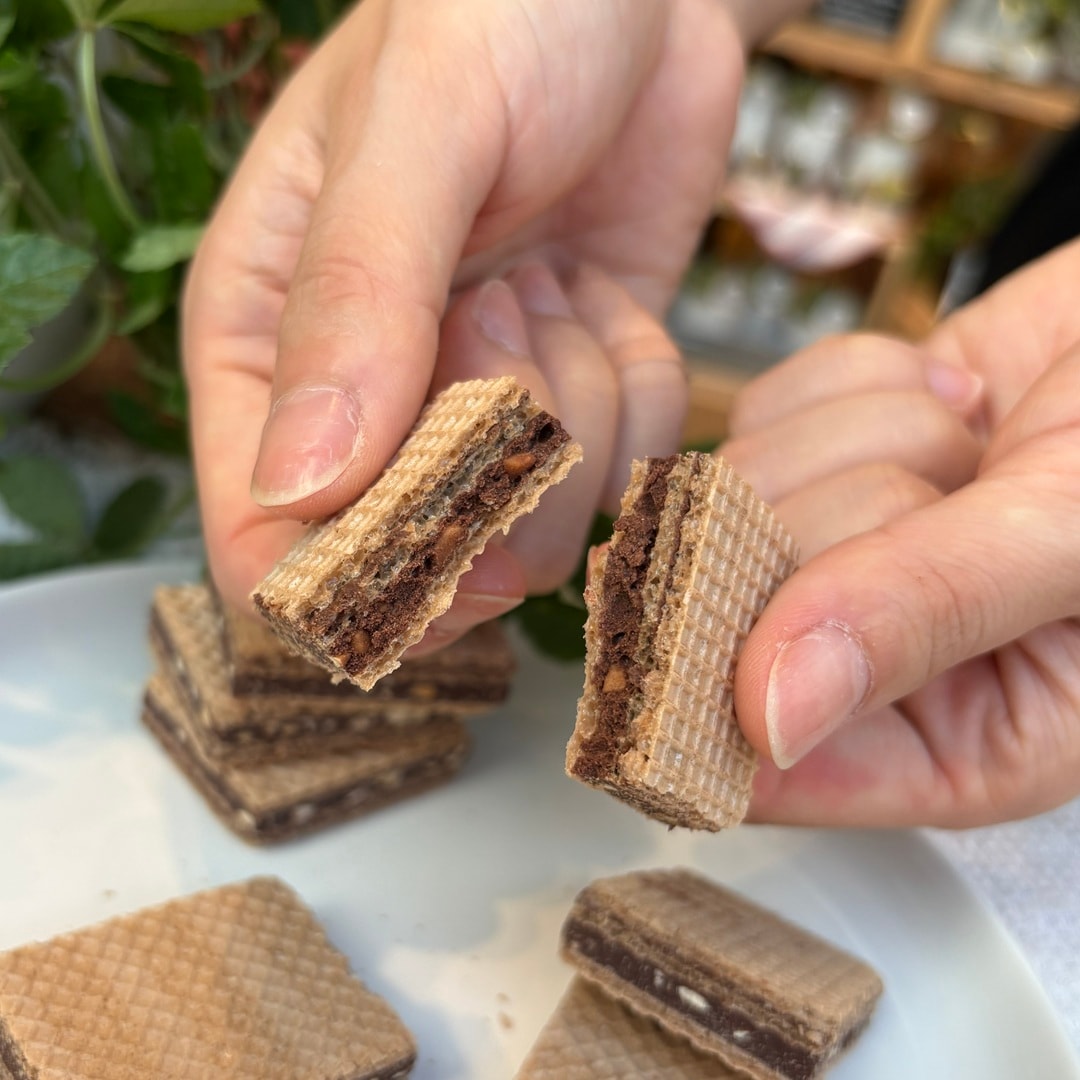 【マルエイガレリア】サクッと食感が楽しめる、ピーナッツチョコ味のウエハース｜スタッフのおすすめ_S2iQz3