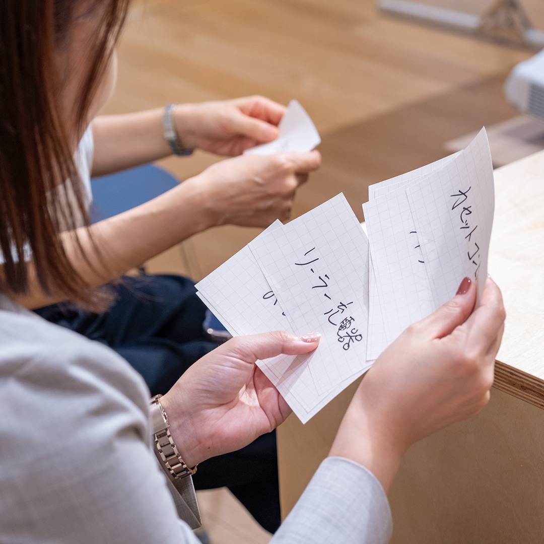 「今日、広島市で被災した」という設定のもと、手元に配られた備蓄カードを使って、とあるシーンで備蓄をどう使うか、というミッションに挑戦します。