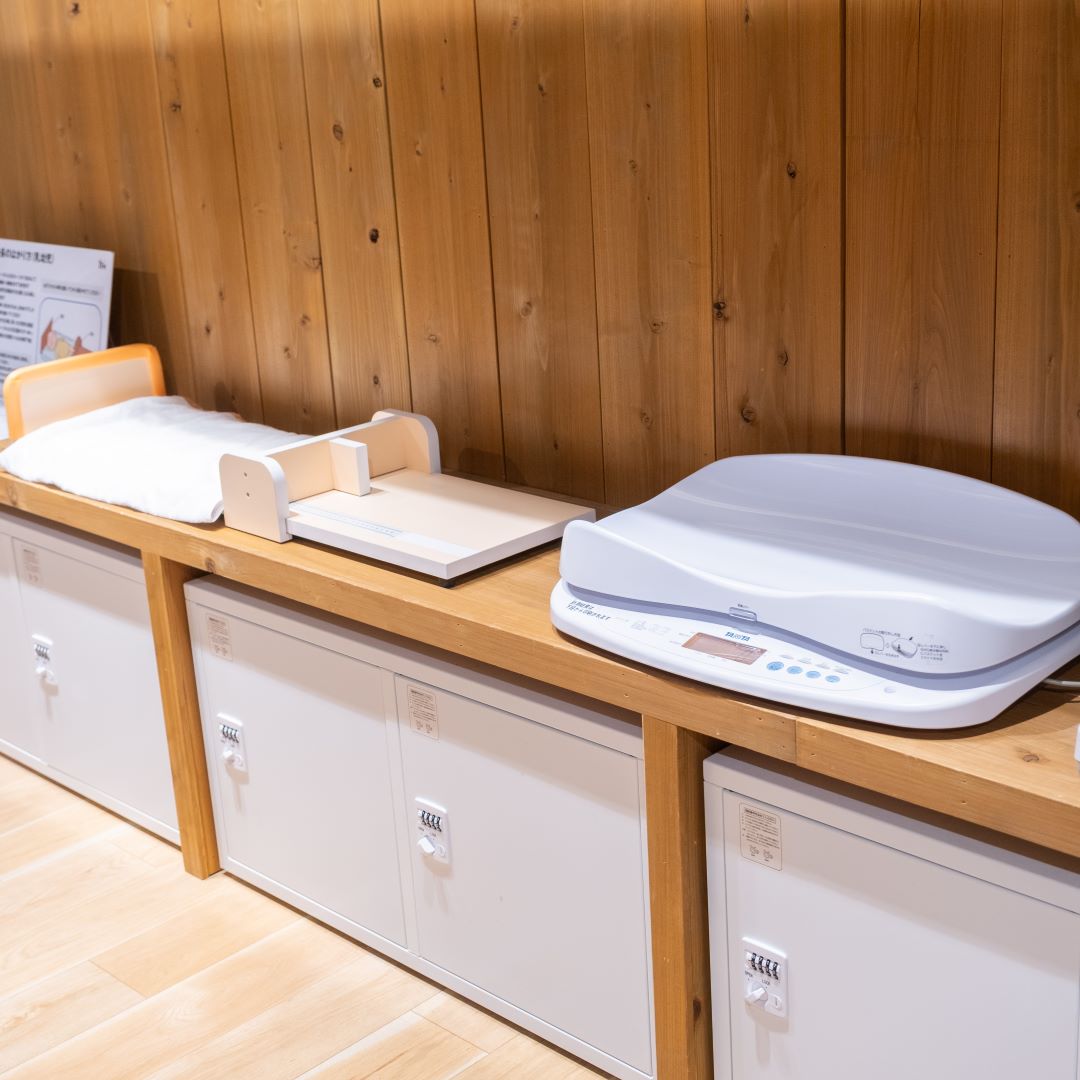 この日だけの限定コーナーとして、乳幼児の身長・体重計をご用意し、相談員が計測をサポートしました。