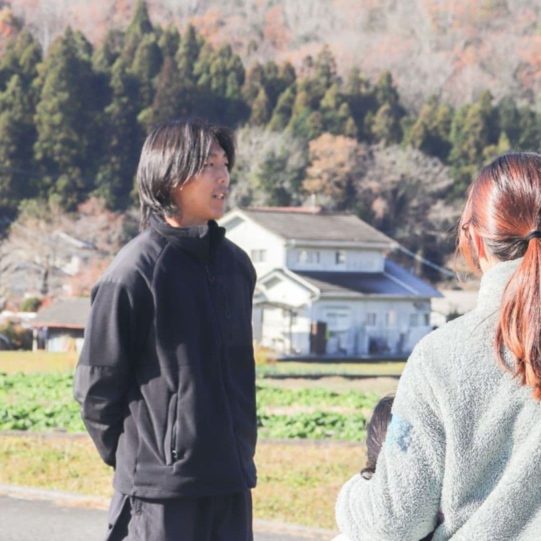 まずはシャキシャキ畑の大江さんから、にんじんや野菜づくりのお話を伺いました。大江さんは、廿日市市や湯来町の約5ヘクタールの圃場で、玉ねぎ、にんじん、とうもろこしを生産されています。学校給食にも使われているというにんじんは農薬を使わずに育てているそうです。
