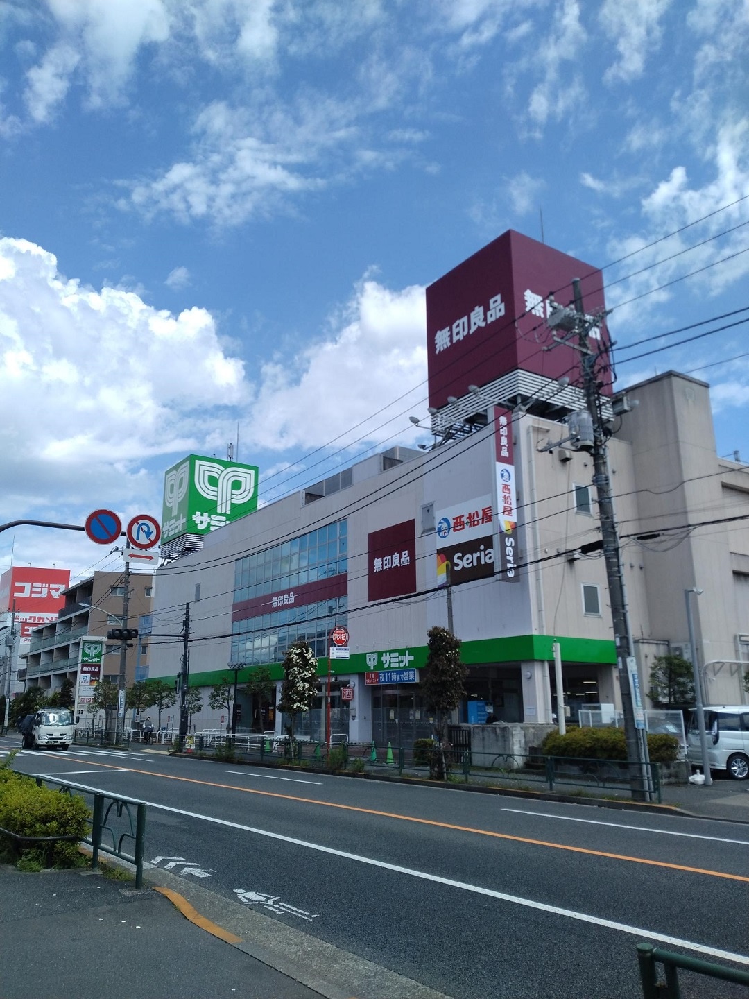 駅からの道