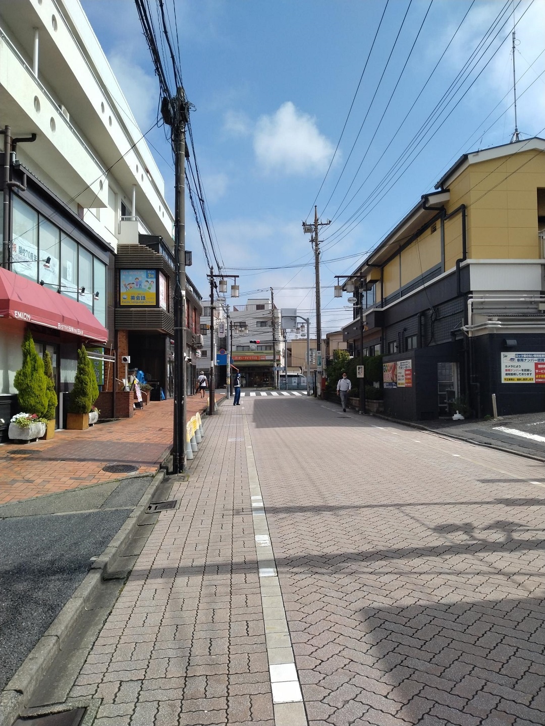 駅からの道