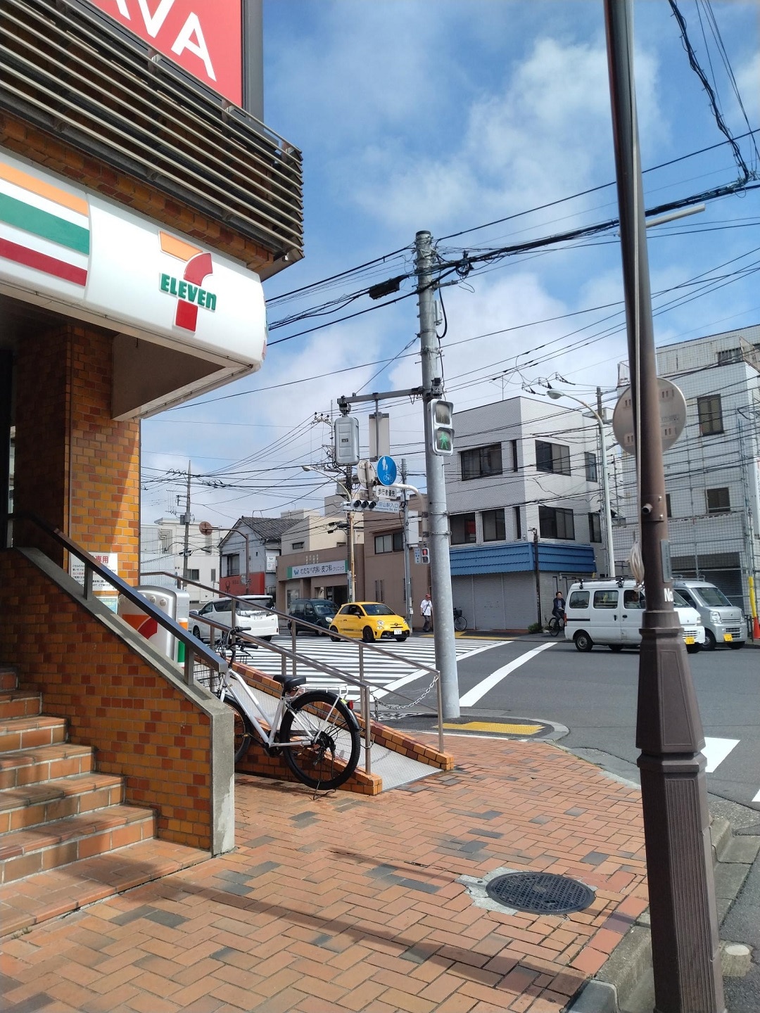 駅からの道