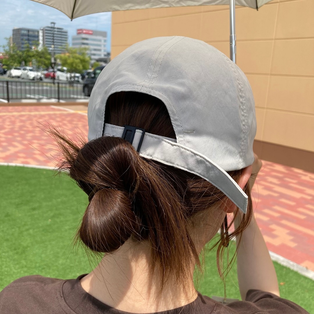 まとめ髪のスタッフ
