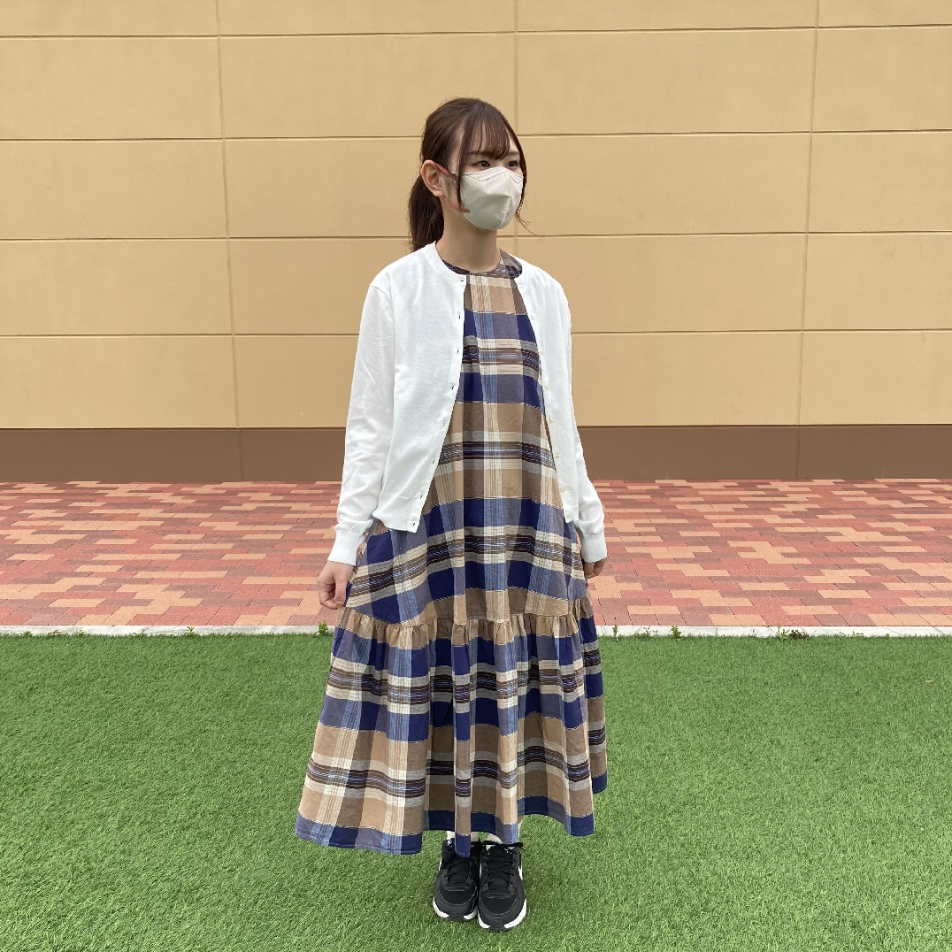 マドラスチェックワンピースにカーディガン