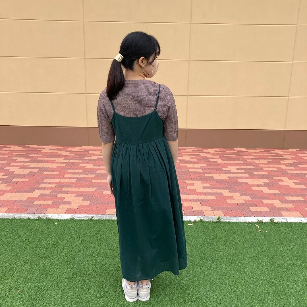 ワンピースを着た女性の写真