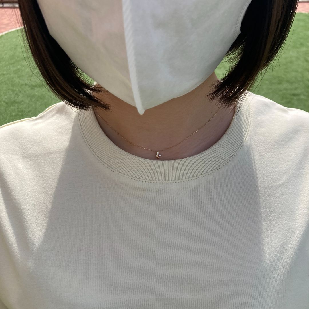 Tシャツの襟もとの写真