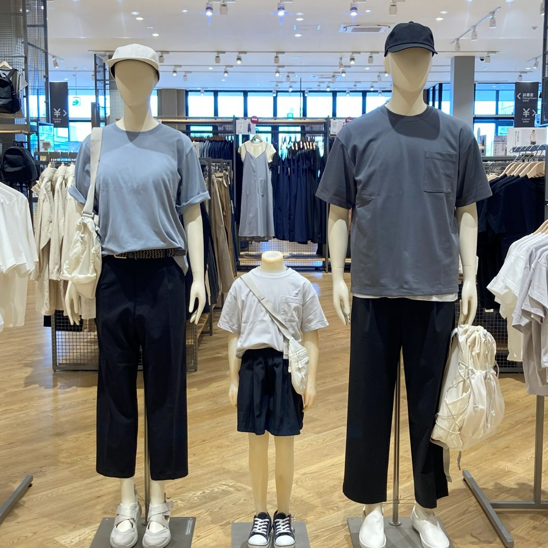 Ｔシャツを着たマネキンの写真