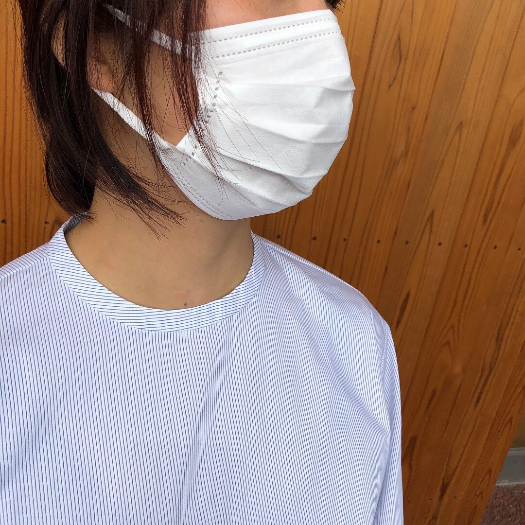 襟元アップ