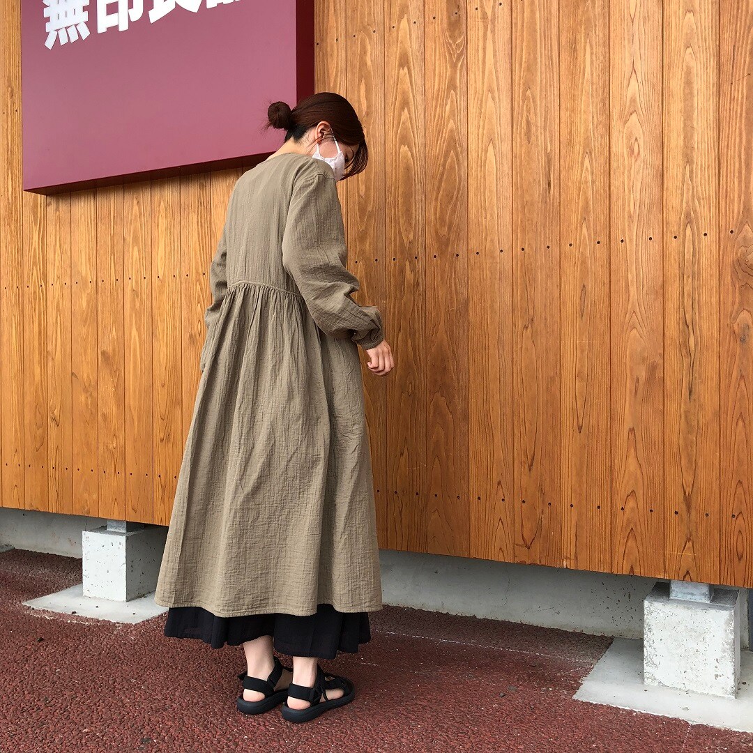 スタッフコーデ 後ろ姿