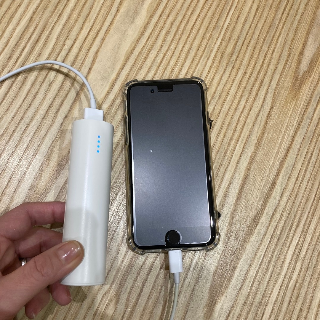ハンディファン充電中の画像