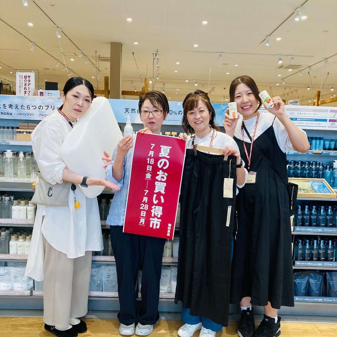 スタッフ集合画像