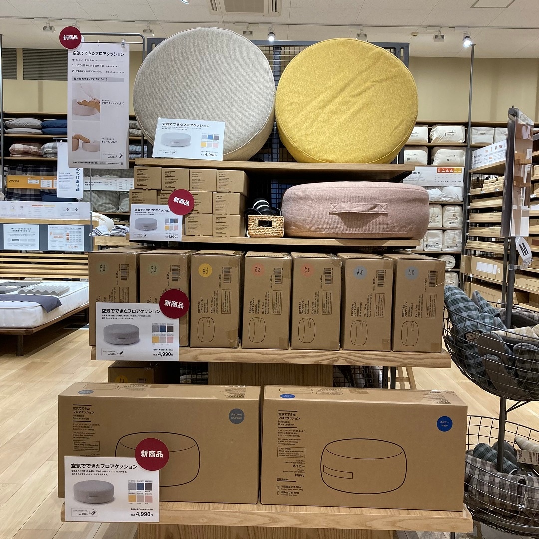 フロアクッション売場画像