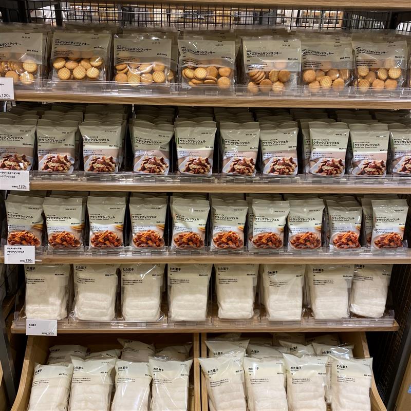 【ビバシティ彦根】お菓子の棚
