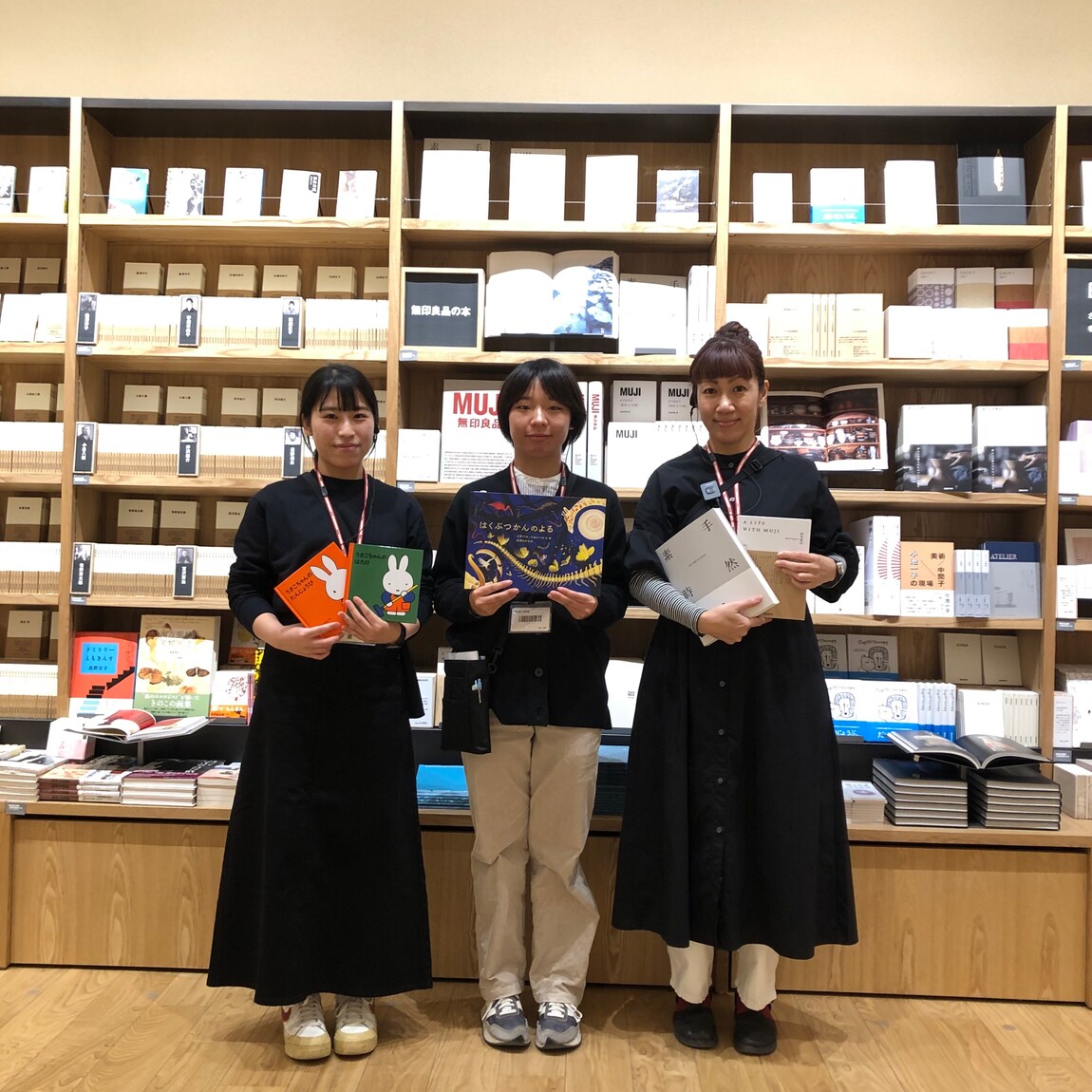 【ビバシティ彦根】MUJIBOOKS担当の集合写真